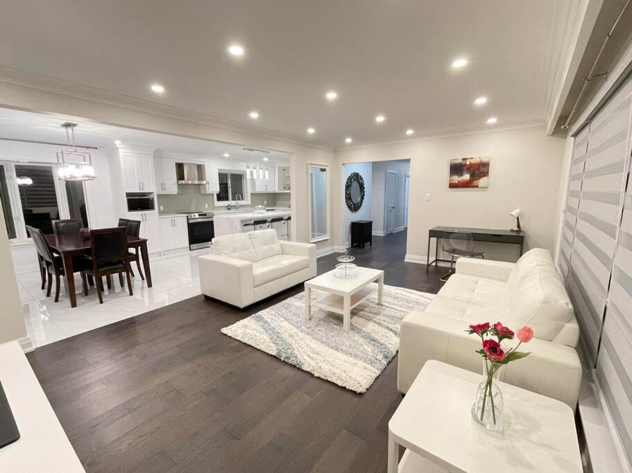 3-Bedroom Modern Luxury Apartment In The Heart Of City Toronto Eksteriør billede