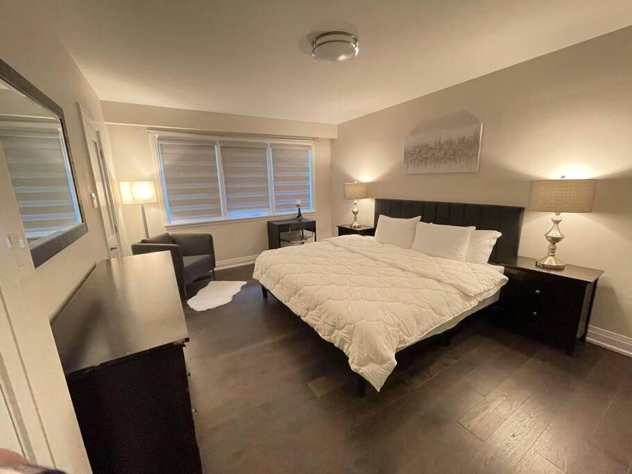 3-Bedroom Modern Luxury Apartment In The Heart Of City Toronto Eksteriør billede