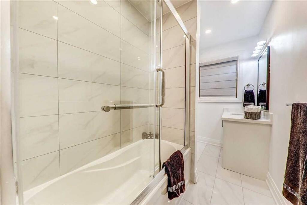 3-Bedroom Modern Luxury Apartment In The Heart Of City Toronto Eksteriør billede