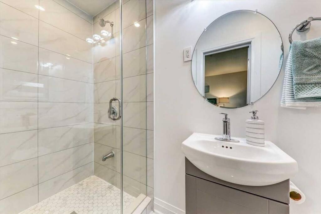 3-Bedroom Modern Luxury Apartment In The Heart Of City Toronto Eksteriør billede