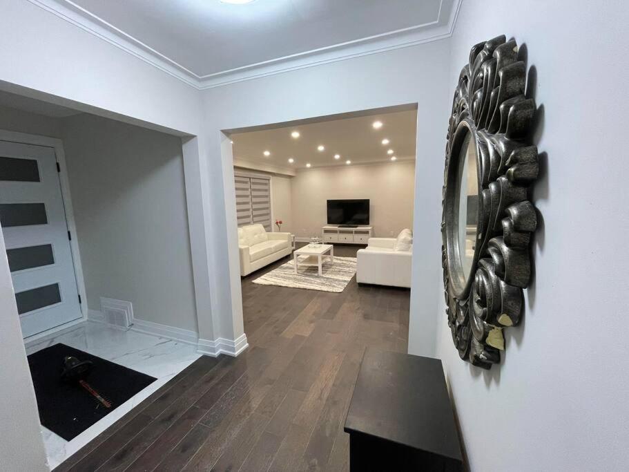 3-Bedroom Modern Luxury Apartment In The Heart Of City Toronto Eksteriør billede