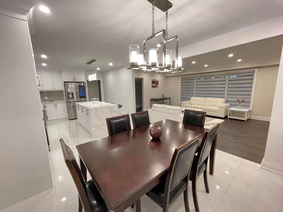 3-Bedroom Modern Luxury Apartment In The Heart Of City Toronto Eksteriør billede